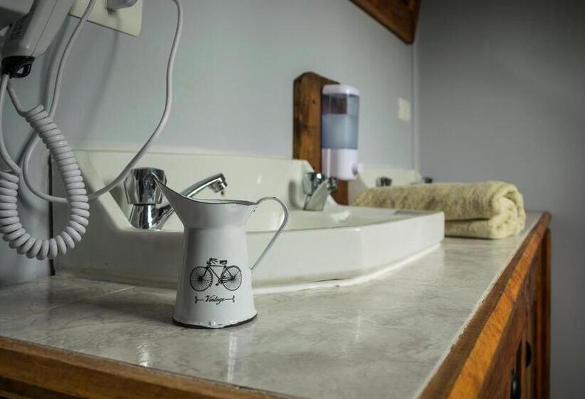 سرير فى غرفة مشتركه, Puma House