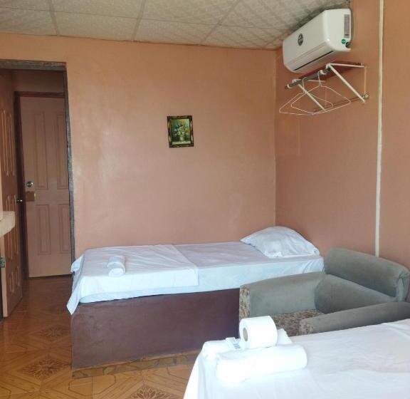 带共用浴室的标准房间, Ofiuras Hostal