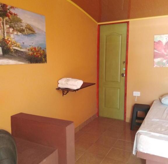 标准间, Ofiuras Hostal