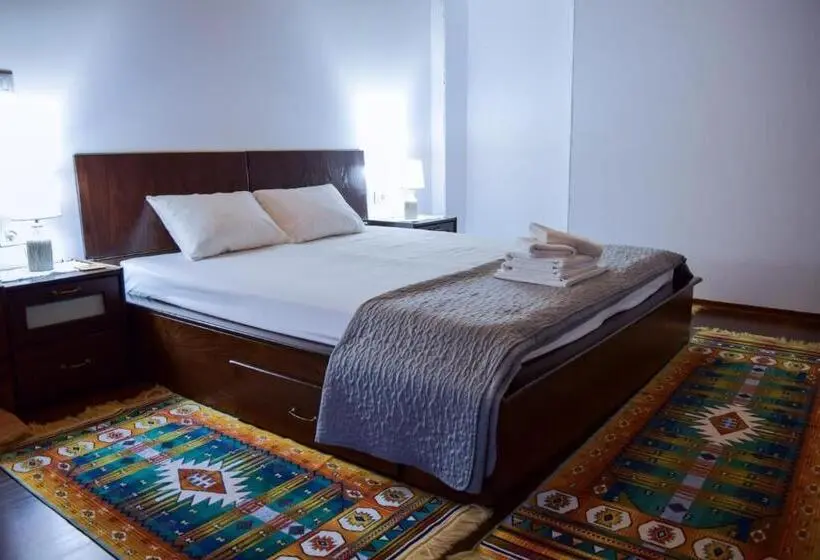 اتاق استاندارد با بالکن, Sokaku I Te Marreve Guesthouse