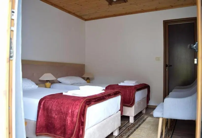 اتاق لوکس, Sokaku I Te Marreve Guesthouse