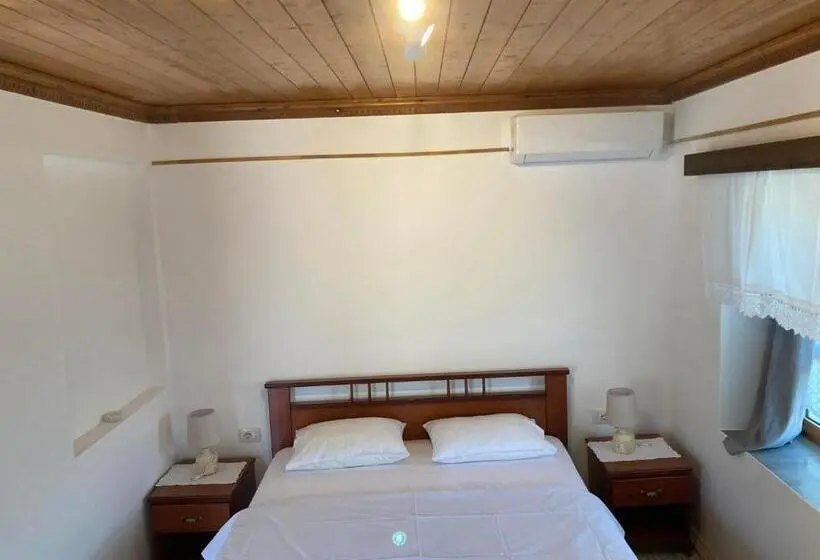 اتاق لوکس با بالکن, Sokaku I Te Marreve Guesthouse