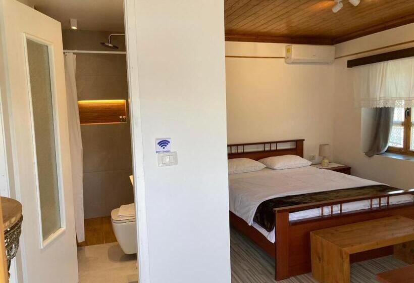 バルコニー付きデラックスルーム, Sokaku I Te Marreve Guesthouse