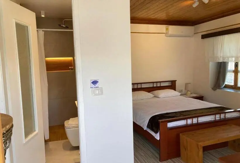 اتاق لوکس با بالکن, Sokaku I Te Marreve Guesthouse