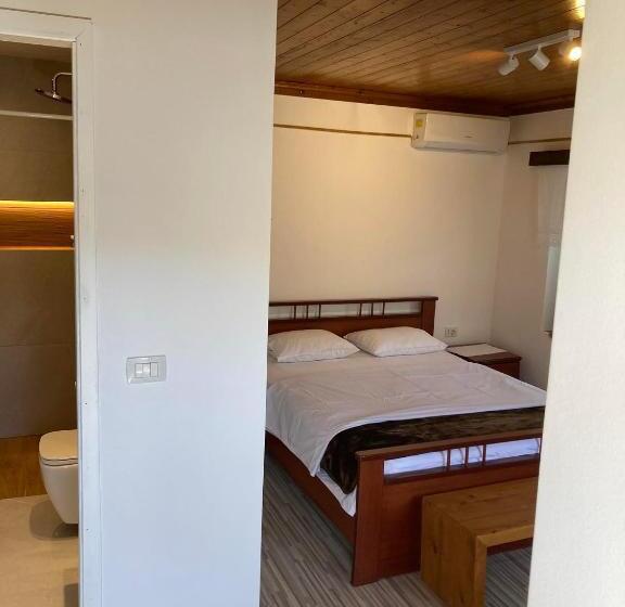 バルコニー付きデラックスルーム, Sokaku I Te Marreve Guesthouse
