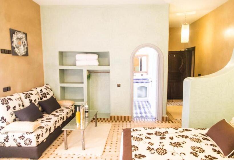اتاق سوپریور, Riad Azawad