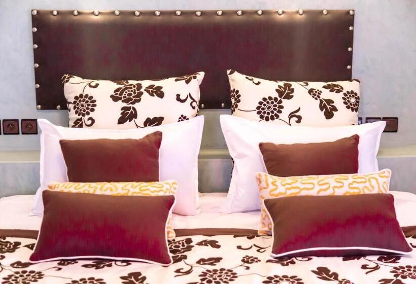 اتاق سوپریور, Riad Azawad