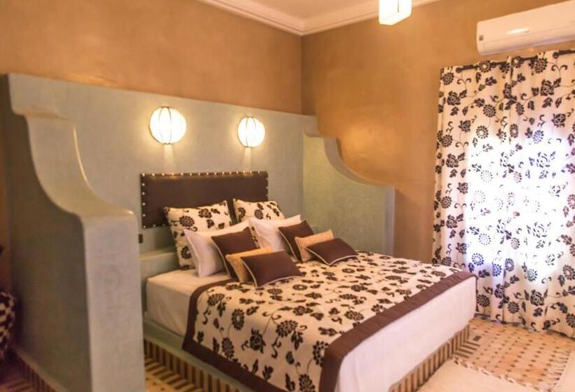 Номер Superior, Riad Azawad