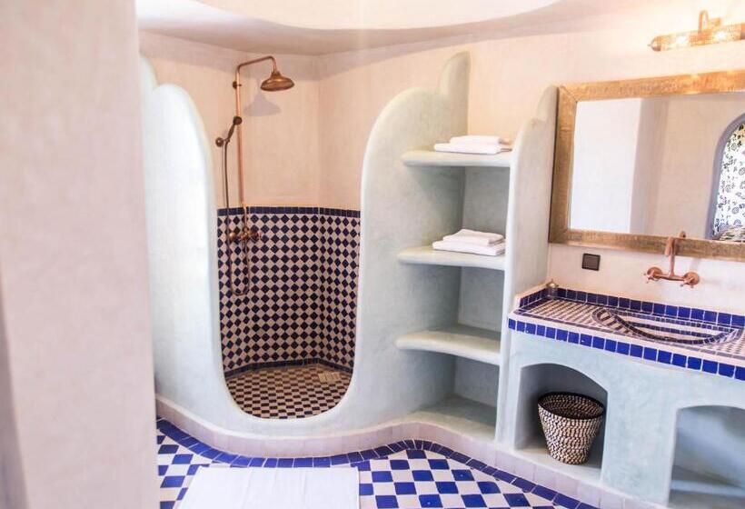 اتاق سوپریور, Riad Azawad