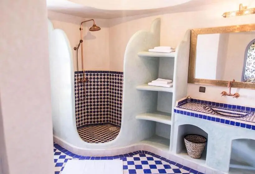 スーペリアールーム, Riad Azawad