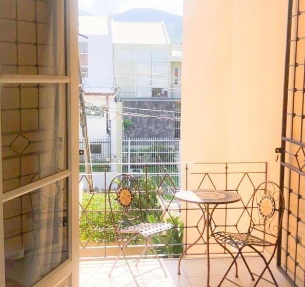 带阳台标准四人间, Ester`s Place