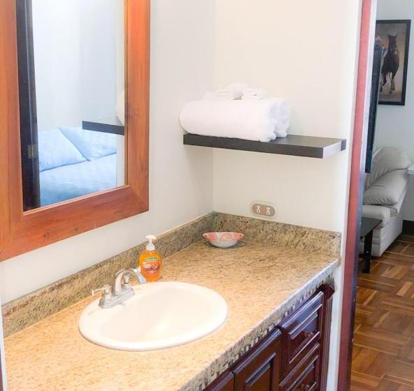 발코니가 있는 4인용 스탠다드 룸, Ester`s Place