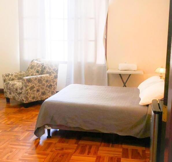 带阳台标准四人间, Ester`s Place