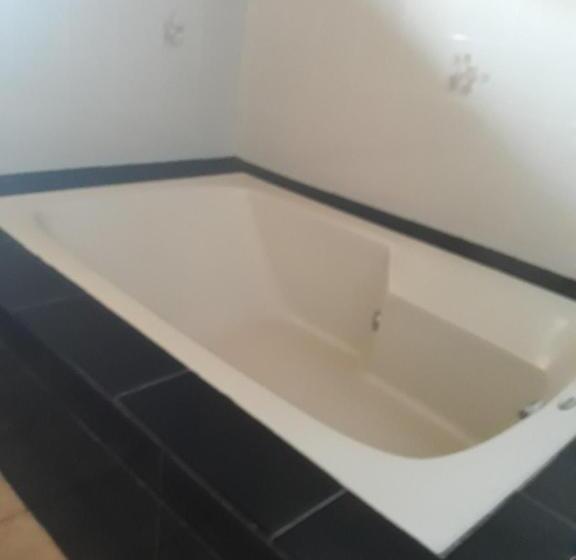 经济房, Motel Casa Branca