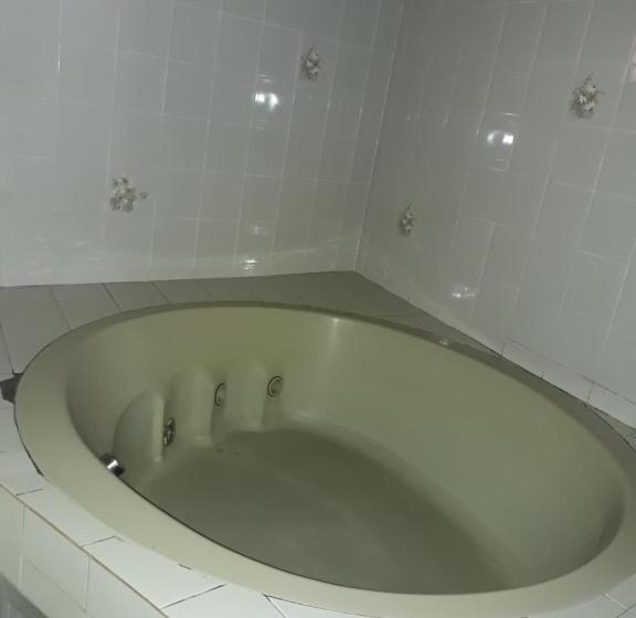 经济房, Motel Casa Branca