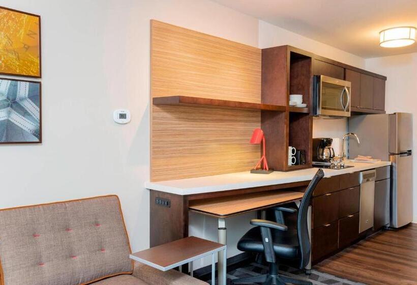 带大床的标准工作室, Towneplace Suites By Marriott Louisville North