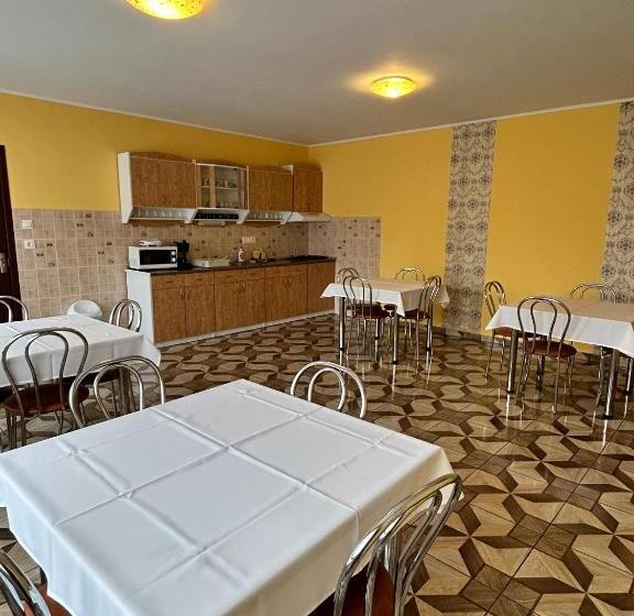 ویلای یک اتاق خوابه با استخر شنا, Kelemen Vendégház 2