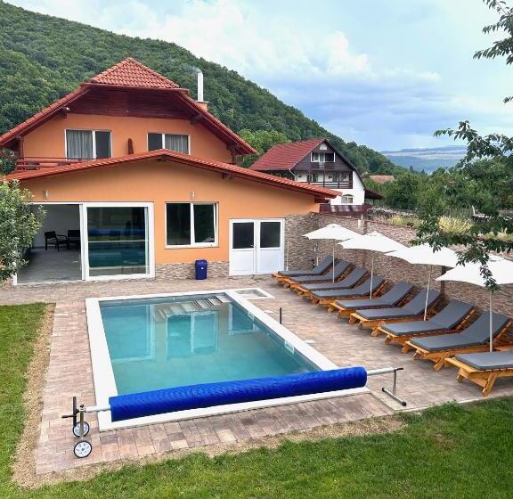 ویلای یک اتاق خوابه با استخر شنا, Kelemen Vendégház 2