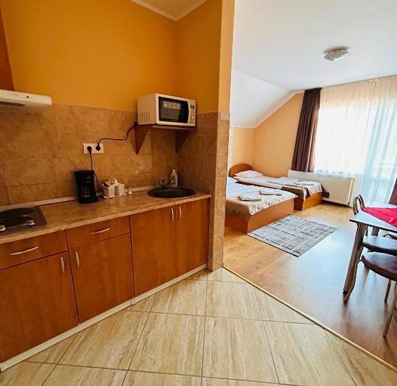 ویلای یک اتاق خوابه با استخر شنا, Kelemen Vendégház 2