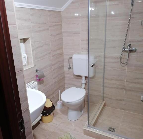 استودیو استاندارد با بالکن, Kelemen Vendégház 2