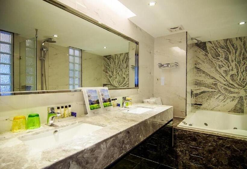 اتاق لوکس چهار تخته, Siangge Chuanfan Rock Resort