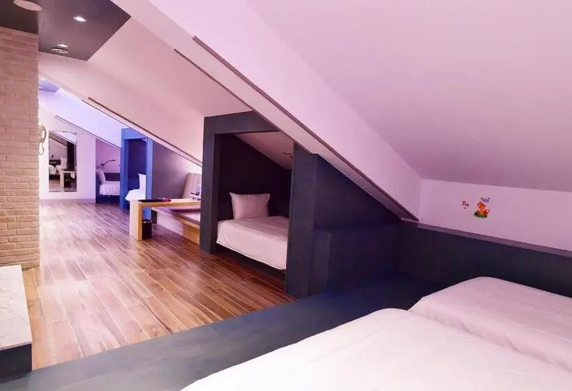سوییت خانوادگی, Siangge Chuanfan Rock Resort