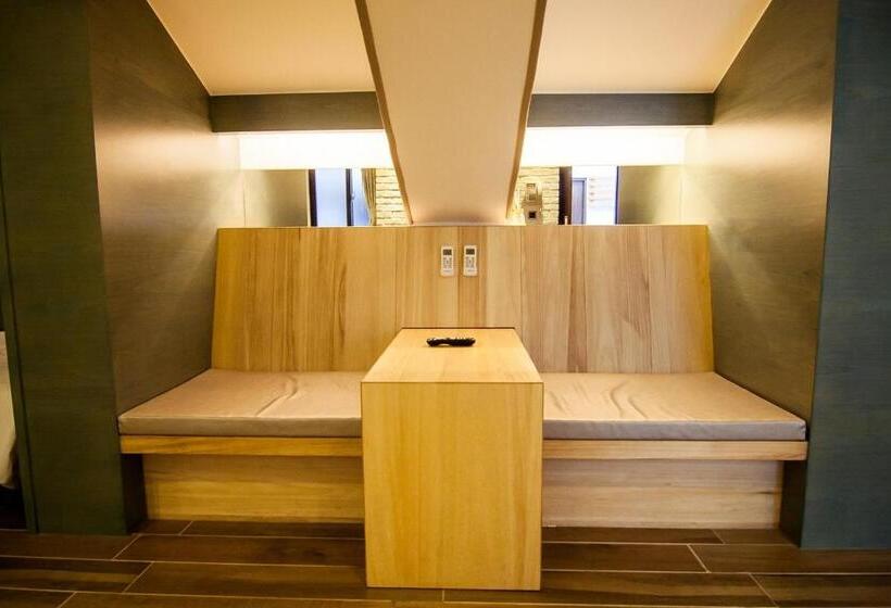 سوییت خانوادگی, Siangge Chuanfan Rock Resort