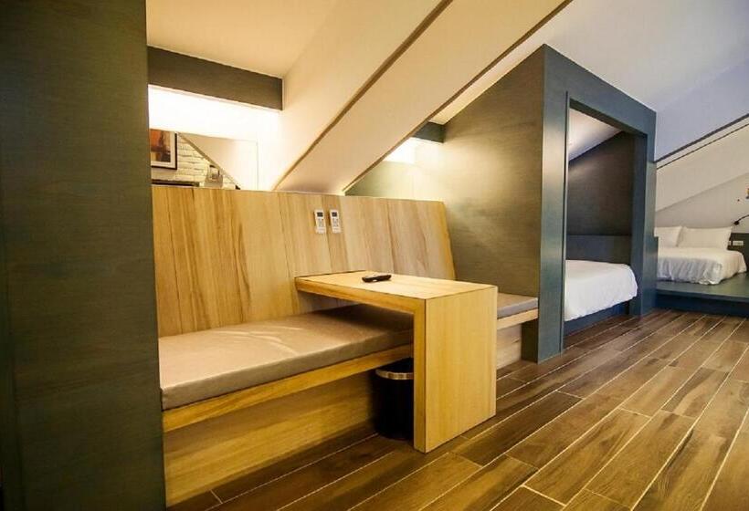 سوییت خانوادگی, Siangge Chuanfan Rock Resort