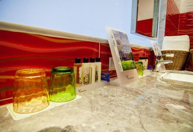 اتاق پریمیوم چهارنفره, Siangge Chuanfan Rock Resort