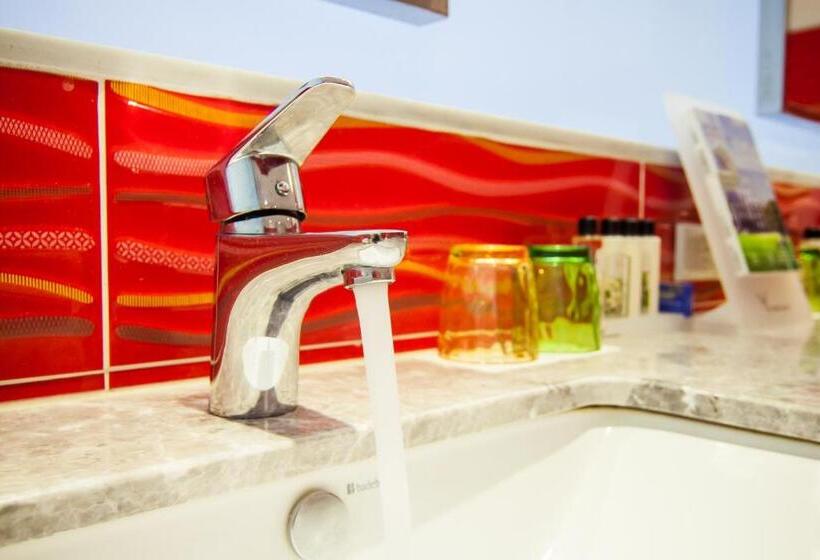 اتاق پریمیوم چهارنفره, Siangge Chuanfan Rock Resort