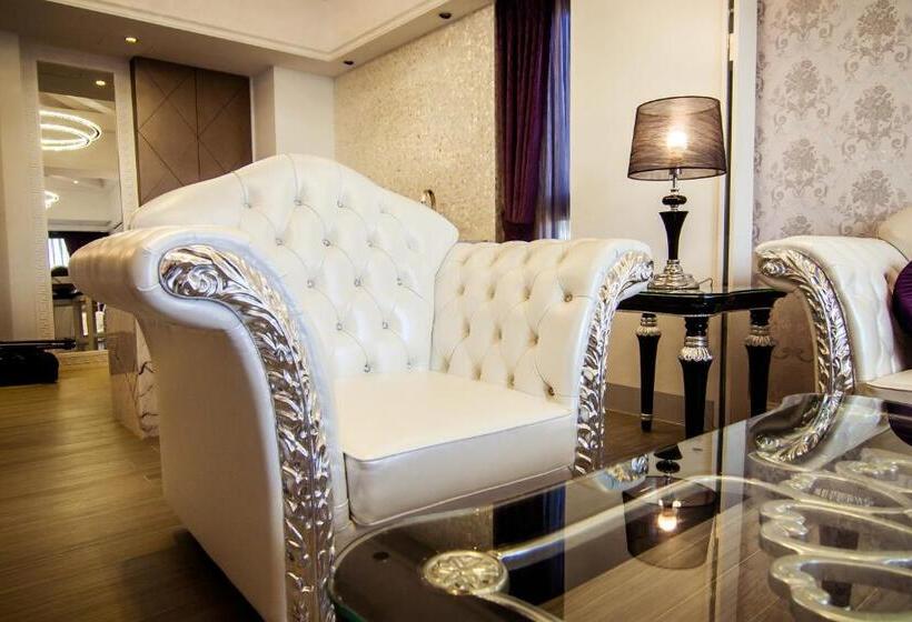 اتاق پریمیوم چهارنفره, Siangge Chuanfan Rock Resort