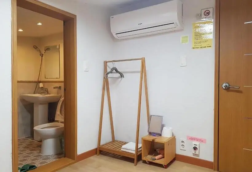 اتاق استاندارد یک نفره, Tongyeong One Guesthouse