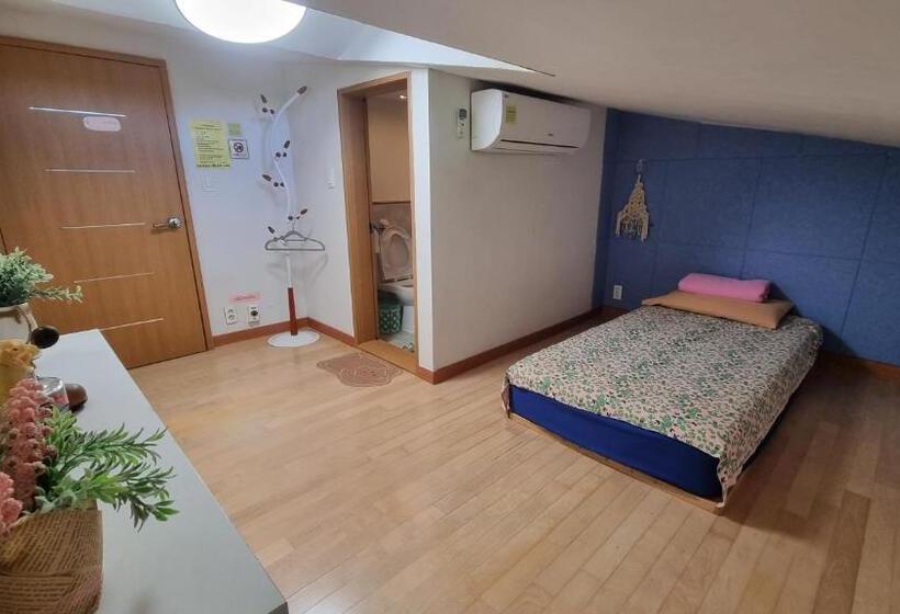 Номер Стандарт Индивидуальный, Tongyeong One Guesthouse
