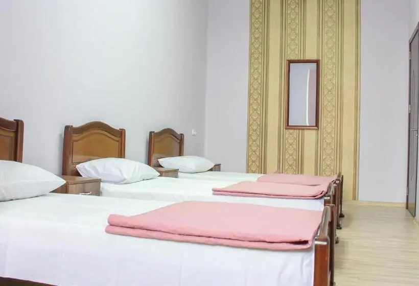 اتاق استاندارد چهار تخته, Gorihouse