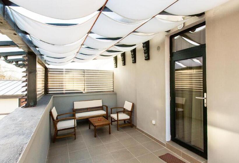 带露台的小型套房, Prestige