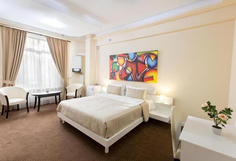 小型套房, Prestige