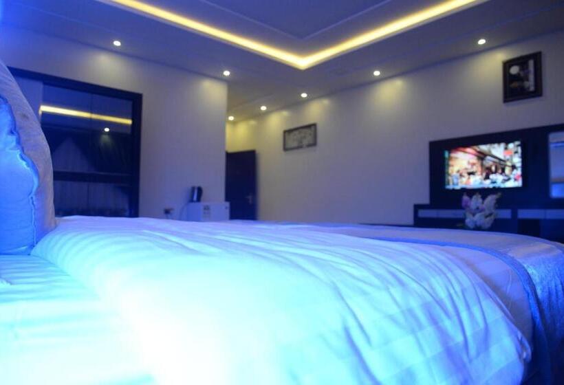 דירת שלושה חדרים, Gardenia Furnished Units