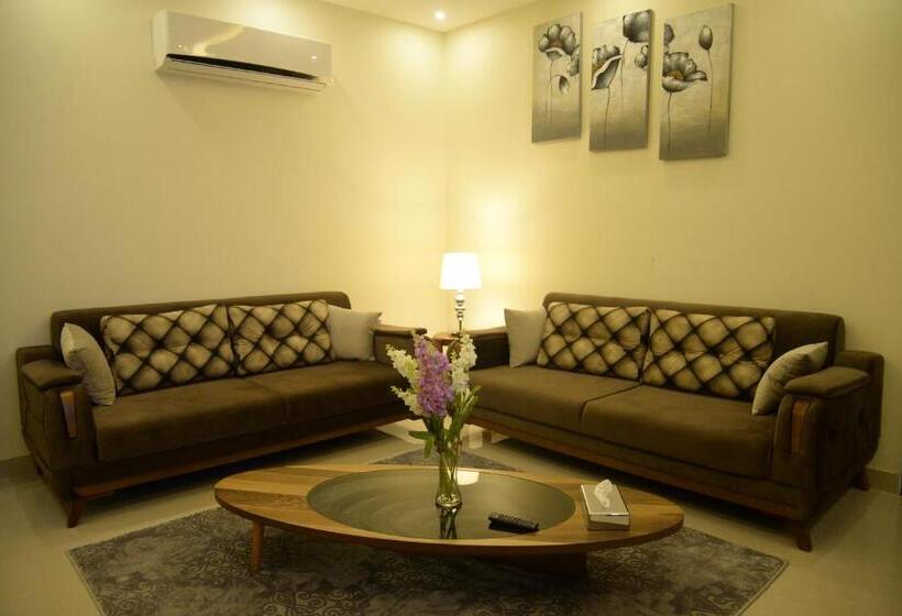 דירת שלושה חדרים, Gardenia Furnished Units