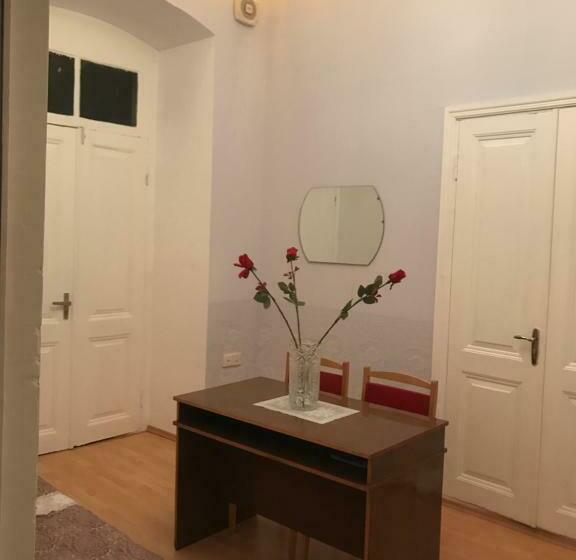 اتاق اکونومی, Beaming_house
