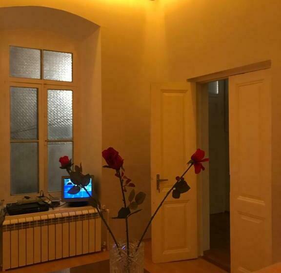 اتاق اکونومی, Beaming_house