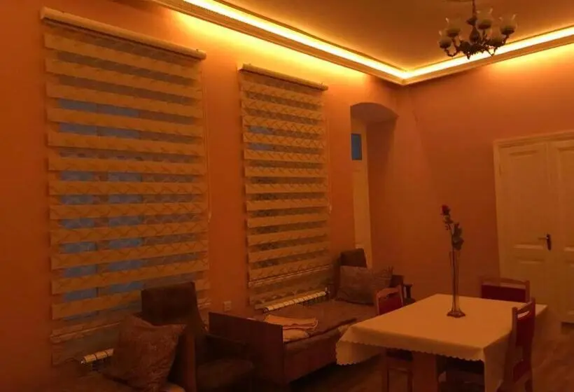 اتاق استاندارد چهار تخته, Beaming_house