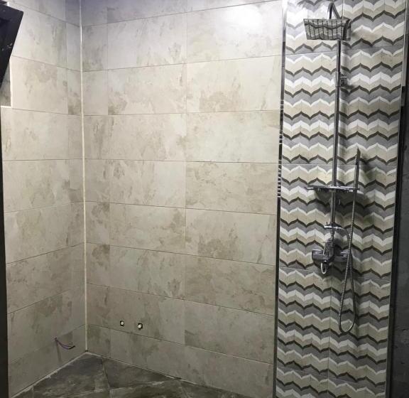 اتاق استاندارد چهار تخته, Beaming_house