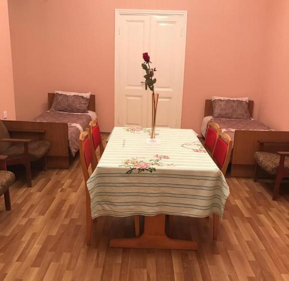 اتاق استاندارد چهار تخته, Beaming_house