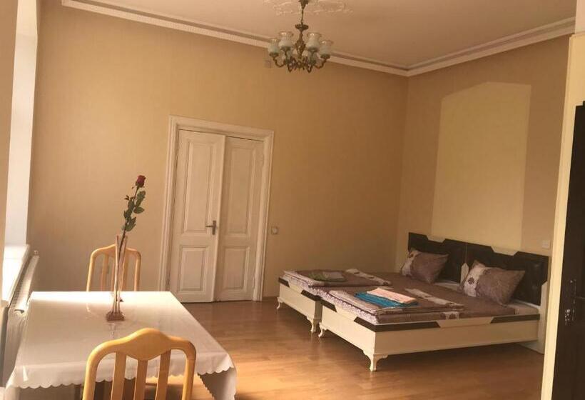 اتاق استاندارد, Beaming_house
