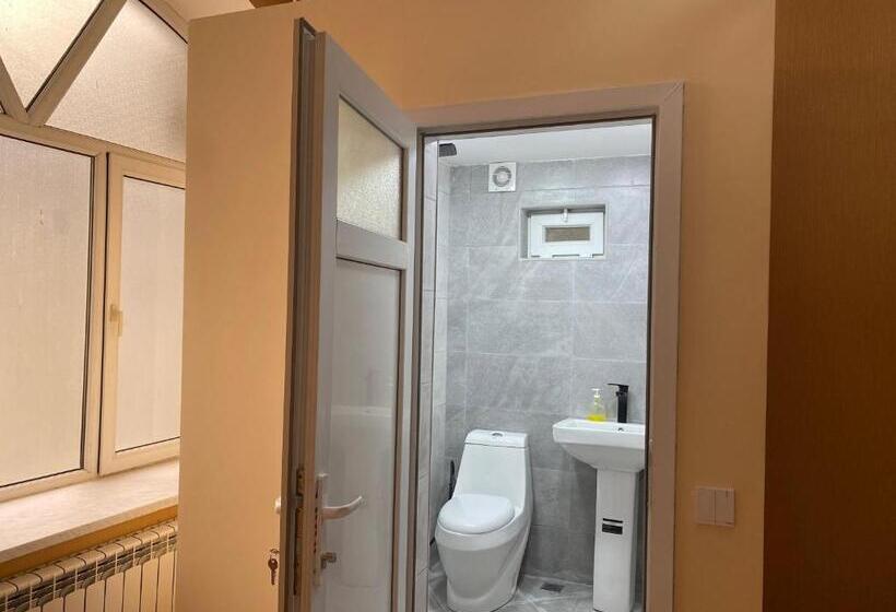 اتاق اکونومی, Beaming_house