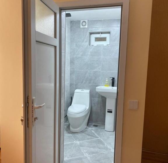 اتاق اکونومی, Beaming_house