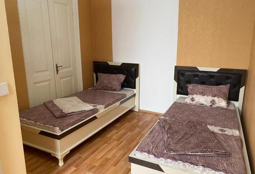 اتاق اکونومی, Beaming_house