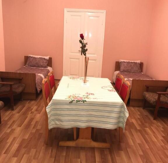 اتاق استاندارد چهار تخته, Beaming_house