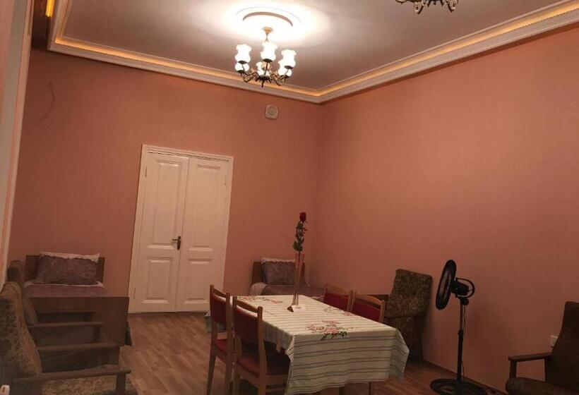 اتاق استاندارد چهار تخته, Beaming_house