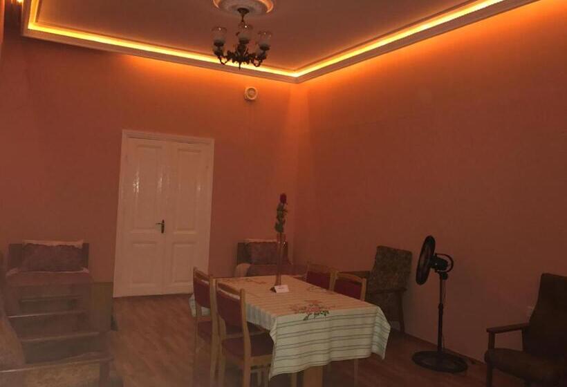 اتاق استاندارد چهار تخته, Beaming_house